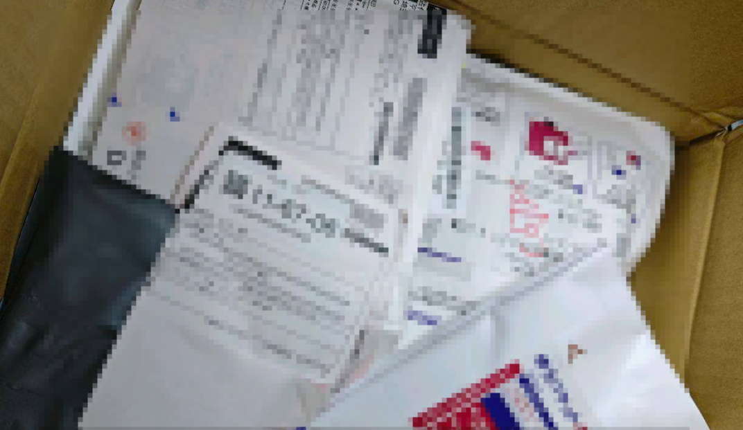 ems等了一个月总算是收到了漂洋过海的快递……第一次切煤比较新鲜，把面单都留了个遍（XD）还有阳花妹手写的小纸条，哈特暖暖吧