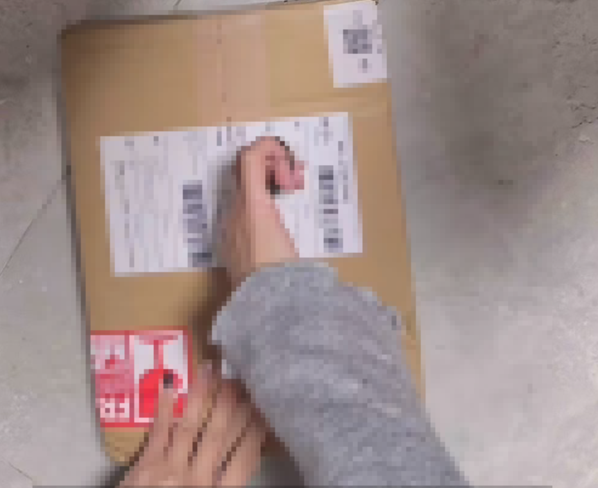 杯垫收到啦，质感不错，大小刚好，放杯子稳当不打滑，颜值也在线，性价比很高，日常用完全够用，满意～ 纸箱质量很好还可以用来二次利用出物做垫板当打包材料


