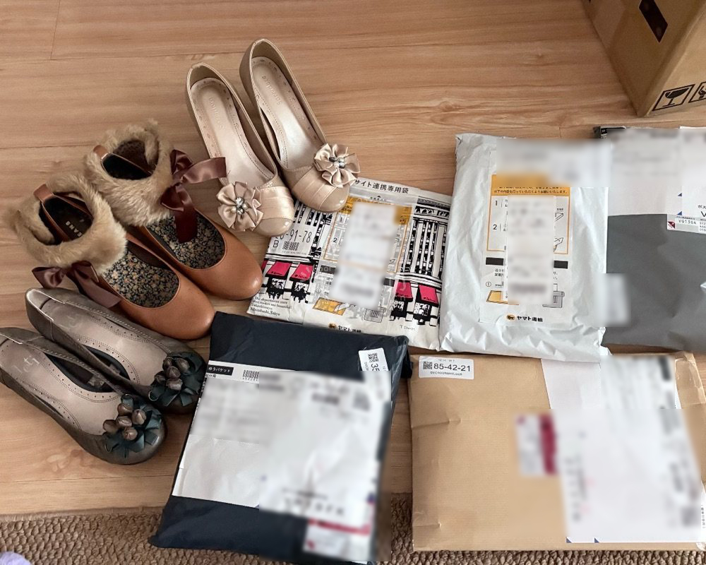 特别漂亮成色很新的美物们～挖煤姬海淘初体验！挖到宝藏鞋啦✨
第一次用挖煤姬海淘，整体体验超预期，必须来夸夸！
• 商品靠谱：这次淘到的几双鞋都和描述完全一致，成色比想象中还好，细节精致，上脚又美又舒服，完全是挖到宝的快乐！
• 物流省心：从下单到收到包裹，全程物流信...特别漂亮成色很新的美物们～挖煤姬海淘初体验！挖到宝藏鞋啦✨ 第一次用挖煤姬海淘，整体体验超预期，必须来夸夸！ • 商品靠谱：这次淘到的几双鞋都和描述完全一致，成色比想象中还好，细节精致，上脚又美又舒服，完全是挖到宝的快乐！ • 物流省心：